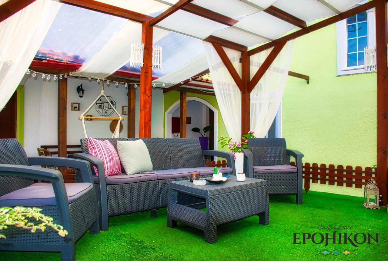 Epohikon Studios Szárti Kültér fotó